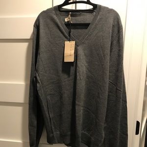 🆕- Burberry sweater